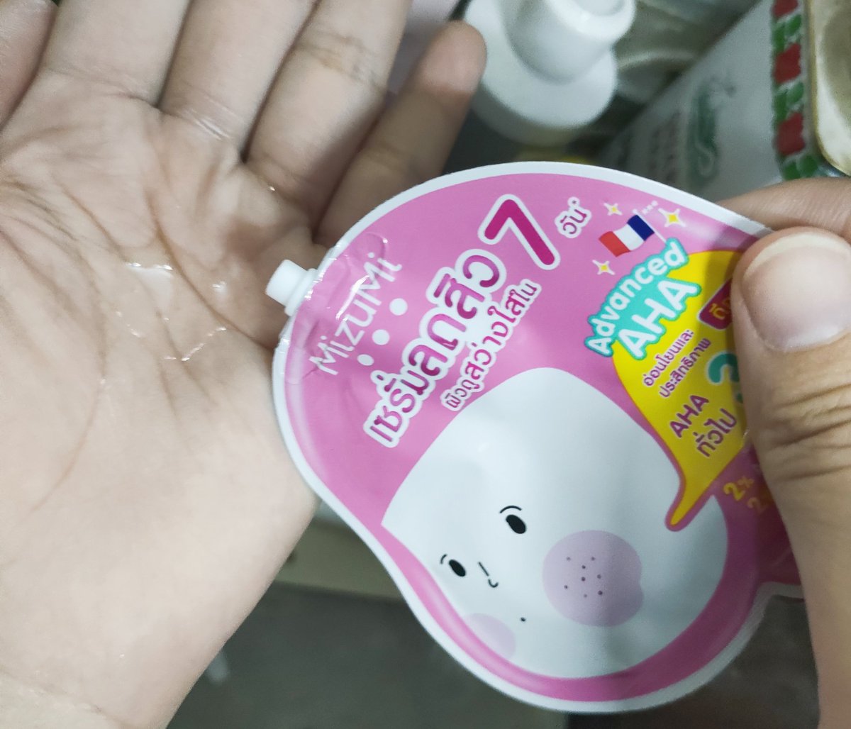 namkrnkmiinii's tweet image. MizuMi น้องซองชมพู น่ารักๆ น้องมี Advanced AHA ช่วยให้หน้ากระจ่างใส ผิวเรียบเนียน กับ BHA ที่ช่วยลดสิวต่างๆ ทาน้องครั้งแรกเนื้อเซรั่มซึมไวมาก บอกเลยเริศๆ ใช้ได้เช้าเย็นเลย มีขายในเซเว่นน้า ไปตำโล้ด😆 #รีวิวเซเว่น #ใช้ดีบอกต่อ