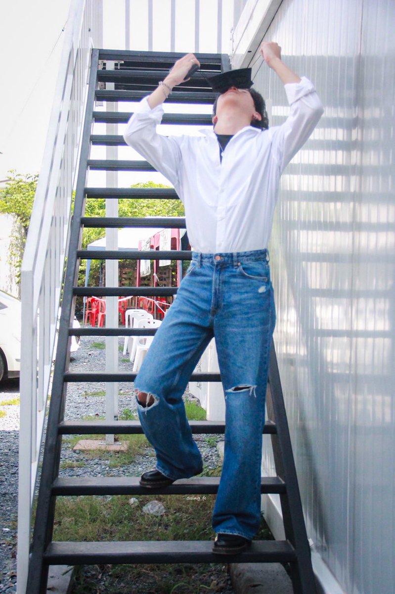 เสยผมว่าเท่บาดใจแล้ว นี่เลยแอดเอาเสยแมสมาสู้ 🤪🤪 

ปล. ถ้าโดนคุณเค้าหยุมฝากเซฟแอดด้วยนะคะ 🤣
#คนของซิง #ssingss