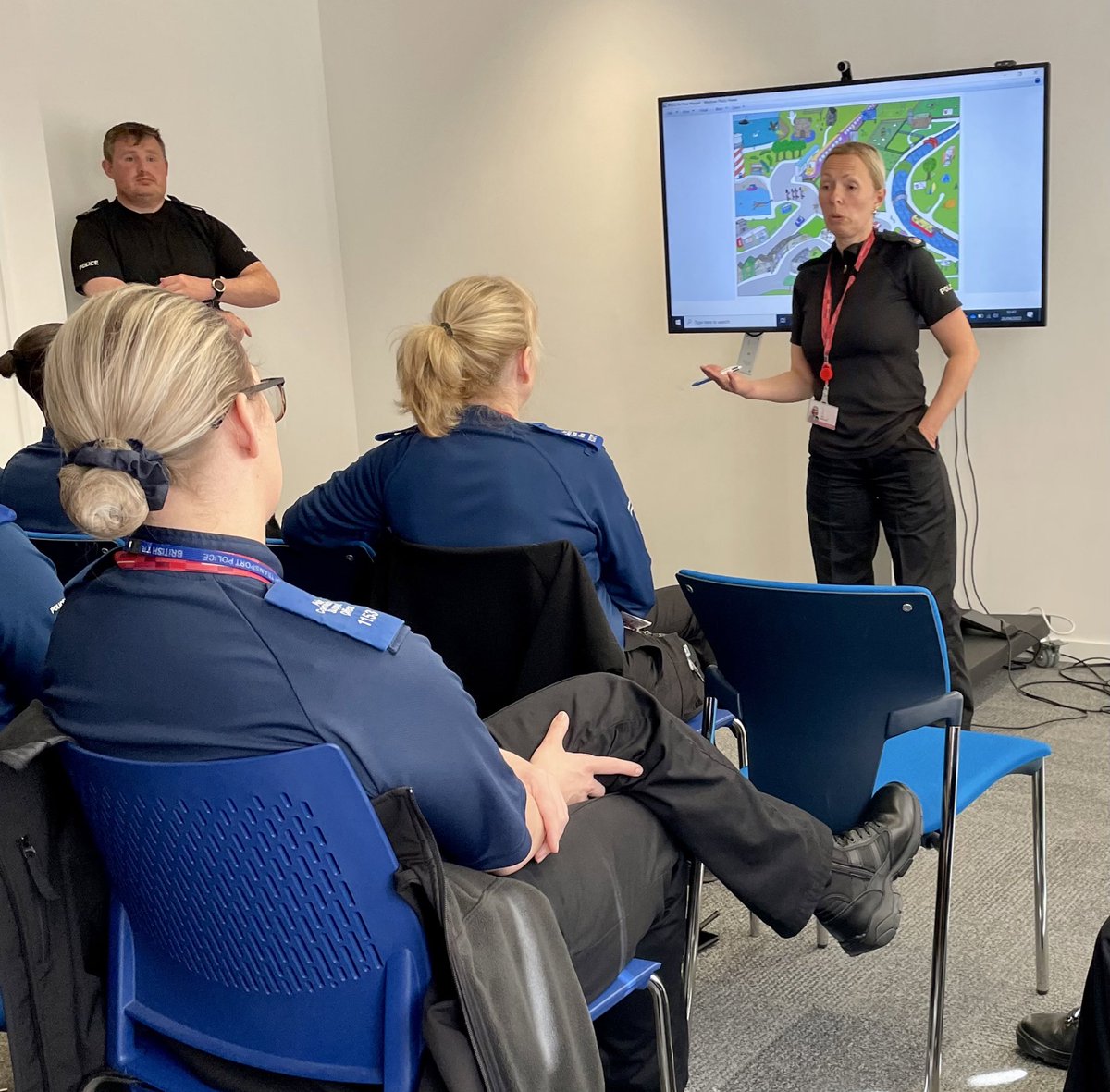 BTPLGarrett's tweet photo. Huge thanks to PS Brown laying on a full days training for over 20 of our PCSO’s yesterday with some key guest speakers

Popped by to say hello and hear their feedback of what is working well and of course what we can do better

Our eyes and ears out on the ground! https://t.co/CP4idg67sv