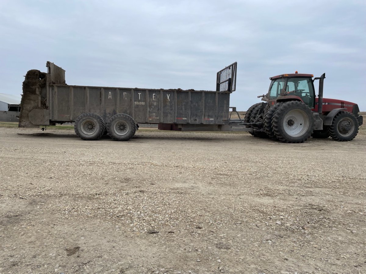 artexmfg's tweet photo. This SBx800 was recently spotted in North Central Iowa, we are so excited to smell the scents of spring in the air 💩. #ManureWednesday #ArtexStrong https://t.co/IHErEeFOfs