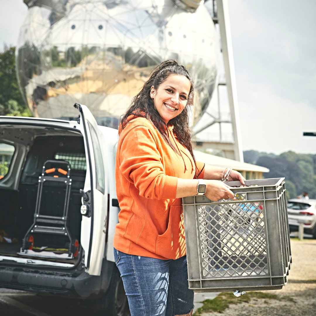 Taxis Verts, ce n'est pas que des taxis... Que vous soyez une entreprise ou un particulier, il est possible de faire livrer vos colis en toute flexibilité via notre service de porte-à-porte. Nous récupérons et déposons vos colis là où vous le souhaitez. 📦