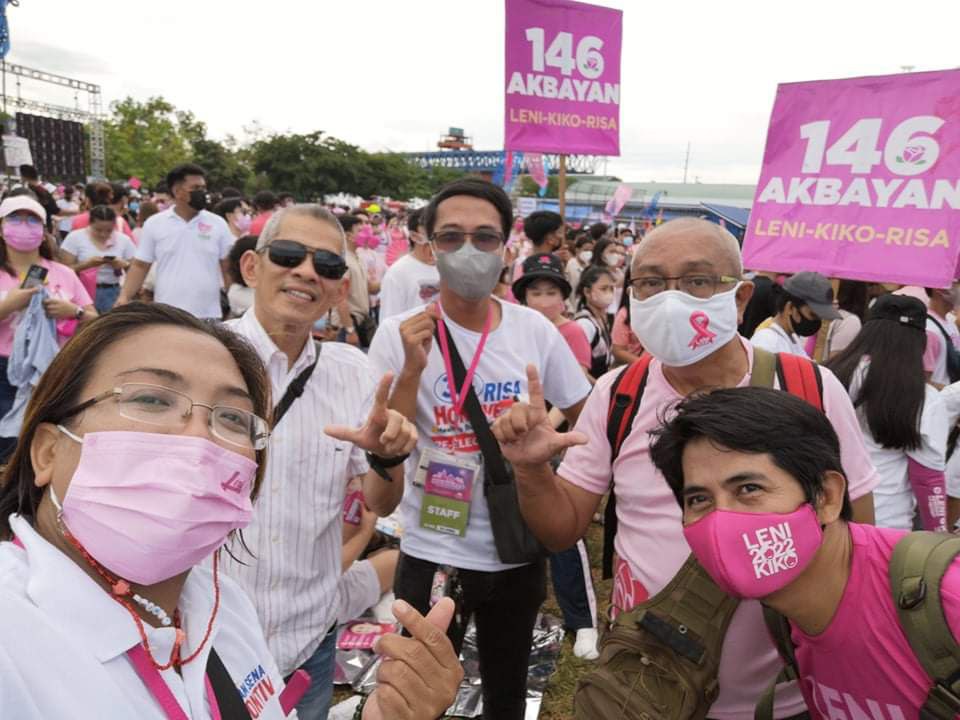 AkbayanParty's tweet photo. Akbayan Partylist was in full force today in the Leni-Kiko Grand Rally in Malolos, Bulacan. W/ 12 days to go before the election, Akbayan vows to finish strong to secure the victory of principled &amp; progressive governance. Tara na, #AkbayanSiLeni! #146Akbayan #KulayRosasAngBukas https://t.co/9daF3NSpEb