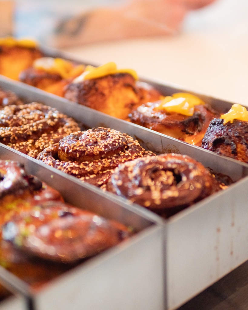 BUNS OUT!

Our CCR buns are baked on site and exclusive to the Lambworks Brewbar, with both sweet and savoury options to choose from.

Who's tried one?!