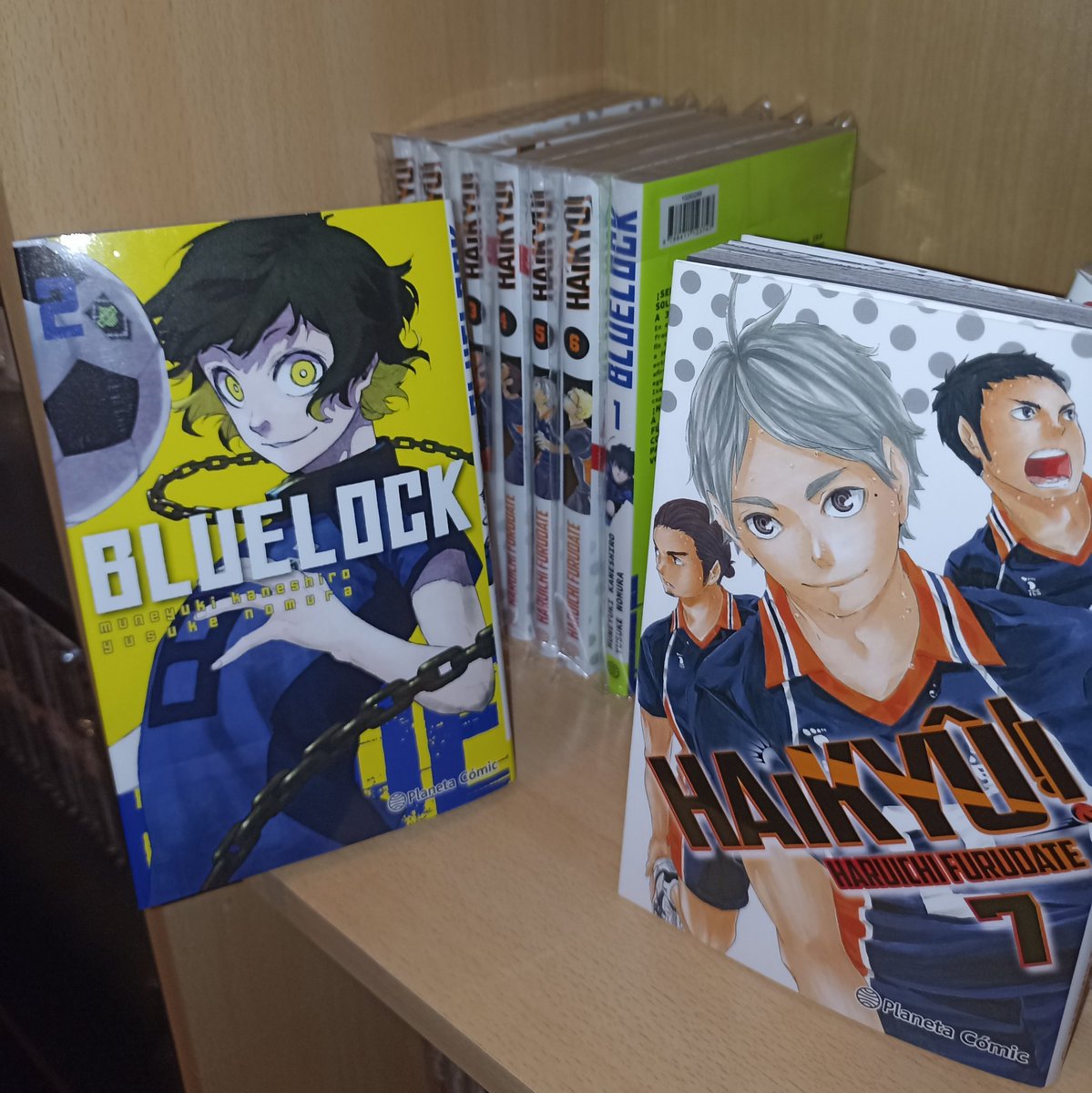 Bruno___al's tweet photo. De spokon va el dia, @PlanetadComic Haikyû! Y Blue Lock! 🏐⚽💥🌡️ https://t.co/sRYmXLYzHZ