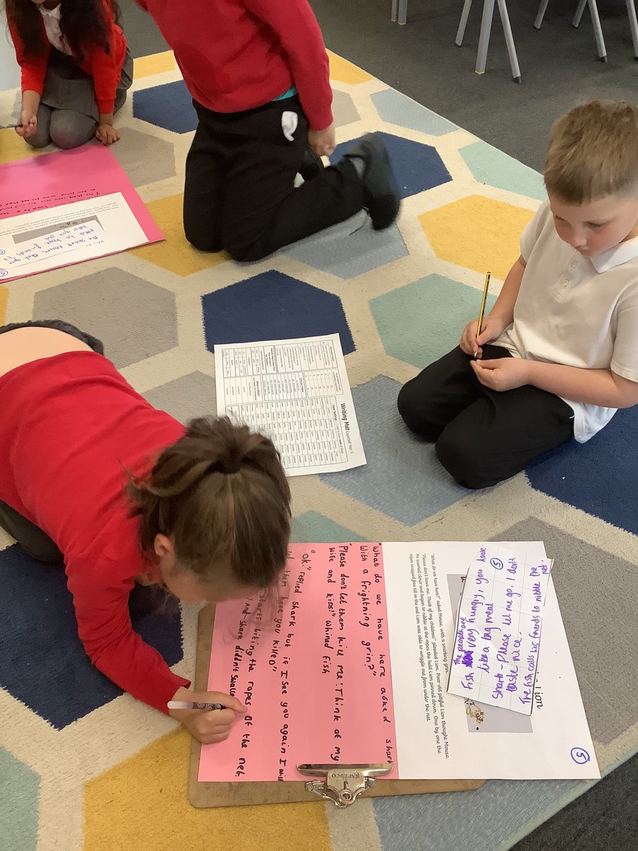Year3STMHull1's tweet photo. Year 3 have been looking at the story of The Lion and The Mouse in English. Today they are working together to shared write a new version - The Fish and The Shark. https://t.co/dqsdc9PhfQ