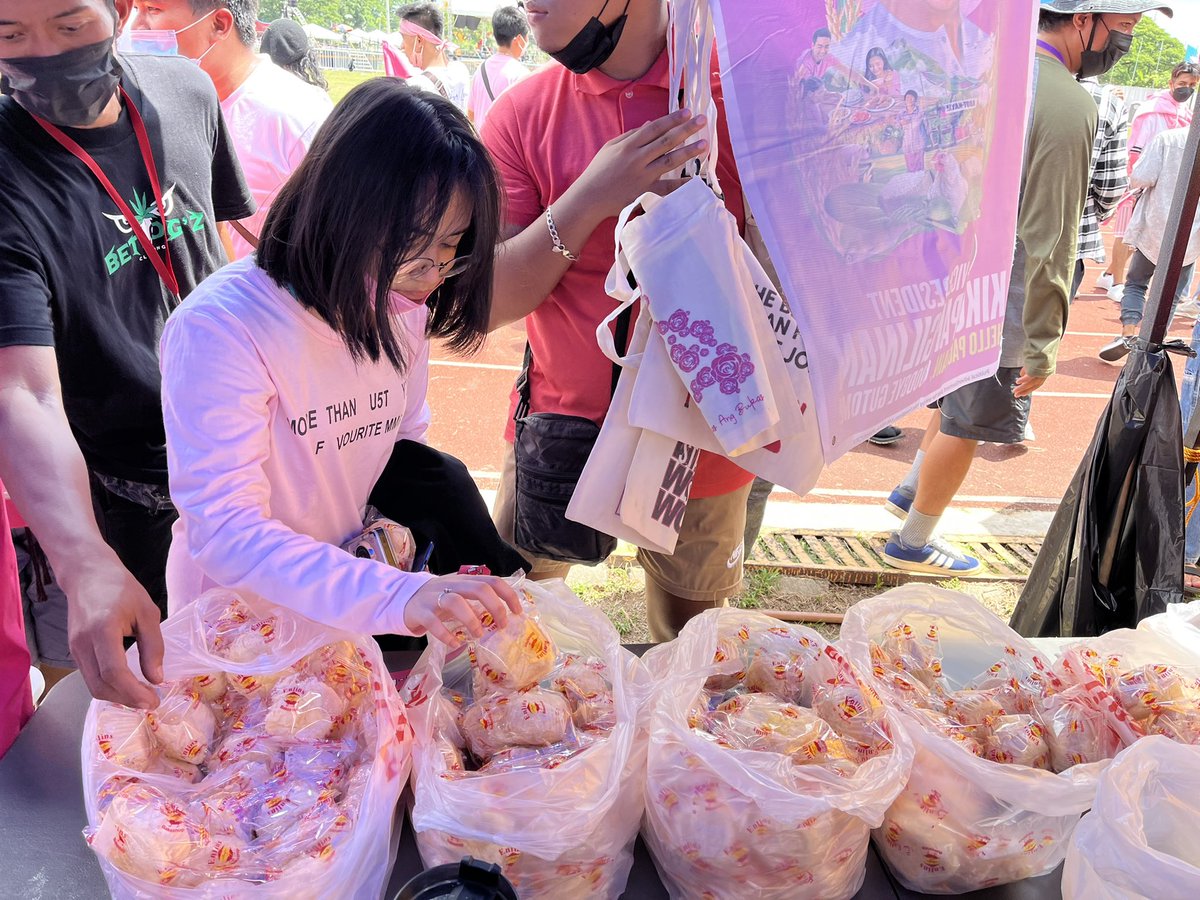 patsnaga's tweet photo. Ready na ang FREE FOODS!!! 🌷🌸

#BulacanIsPink #BulacanRepublikaDos 
#LeniKiko2022 https://t.co/A4nAU1zp1o