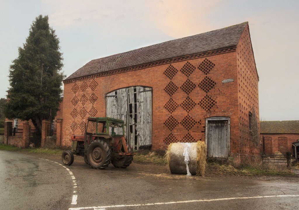 💫WONDERWALL WEDNESDAY 💫 The Barn at Boraston Court Farm, Shropshire. This Grade II listed building has extremely striking brickwork pierced by ventilation holes, yet currently remains vacant and is in need of restoration ♻️ 🛠️
