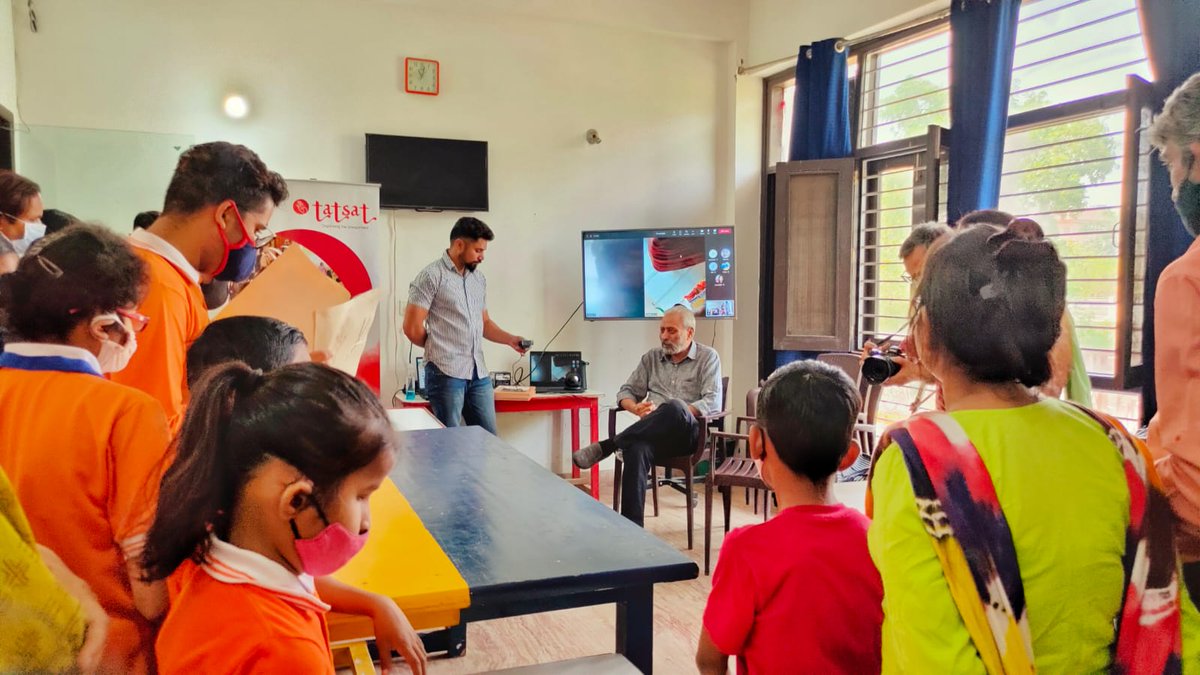 Tatsat_Fdn's tweet photo. Mr Rakesh Khatri interacting with #Children before the workshop on Birds for #Children with Multiple Disabilities, at @SakshamTrust with the association of @HousingShubham
#PWDs #Workshope #TatsatFoundation
@TatsatChronicle | @socialpwds | @RK_thenestman https://t.co/G7wAB36Gge