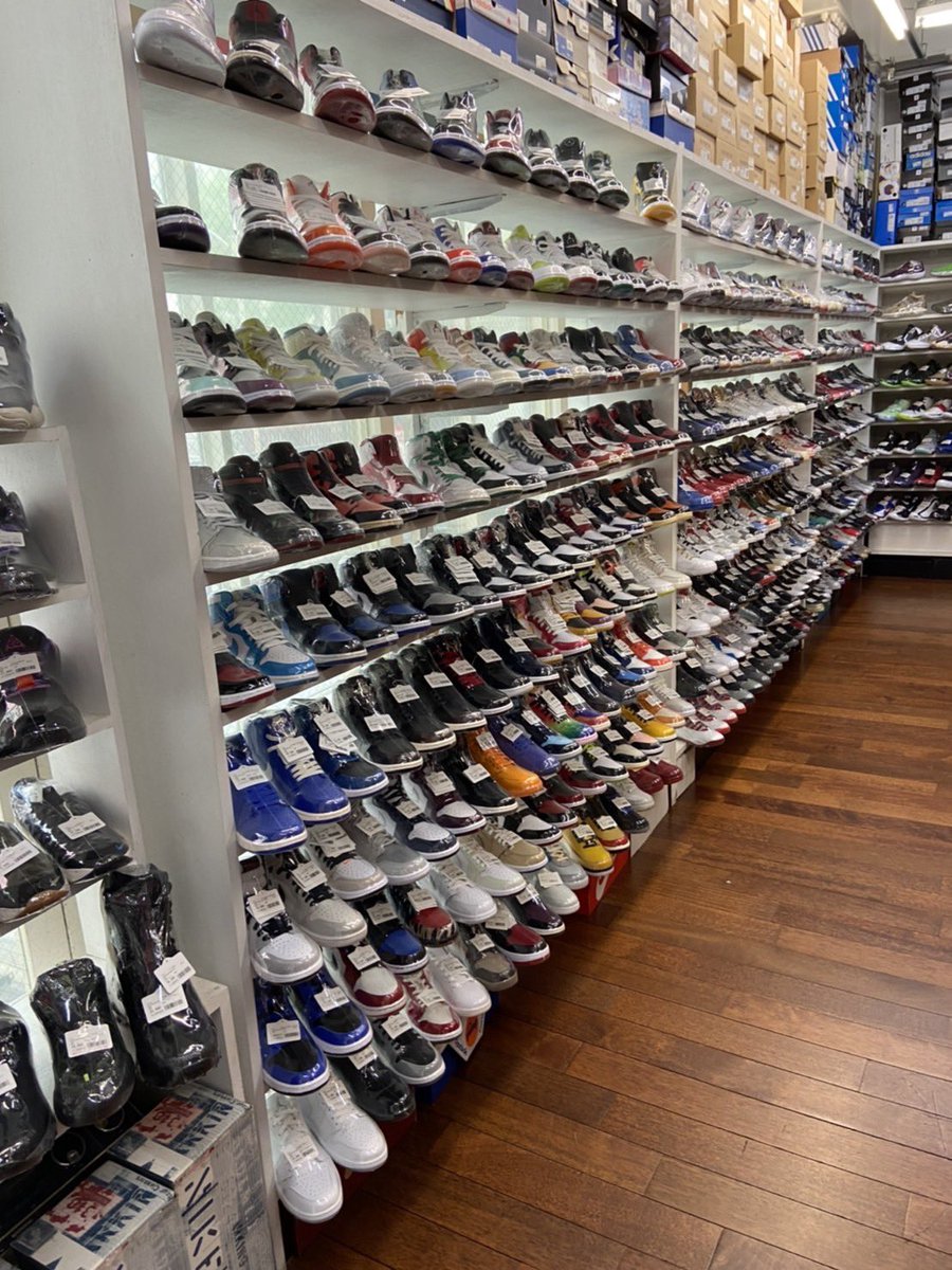 昨日のSkitだそうだ。私の友人が寄ったので写真を送ってくれた。私は打ち合わせを一日中しており、プラプラする事が出来ない。しかしマーケットとは生きており歩き回るのも仕事である。特に付加価値とは効率的な事の対称軸に位置する。などと考えサボる事ばかり昔から考えている。根が愚ータラである。