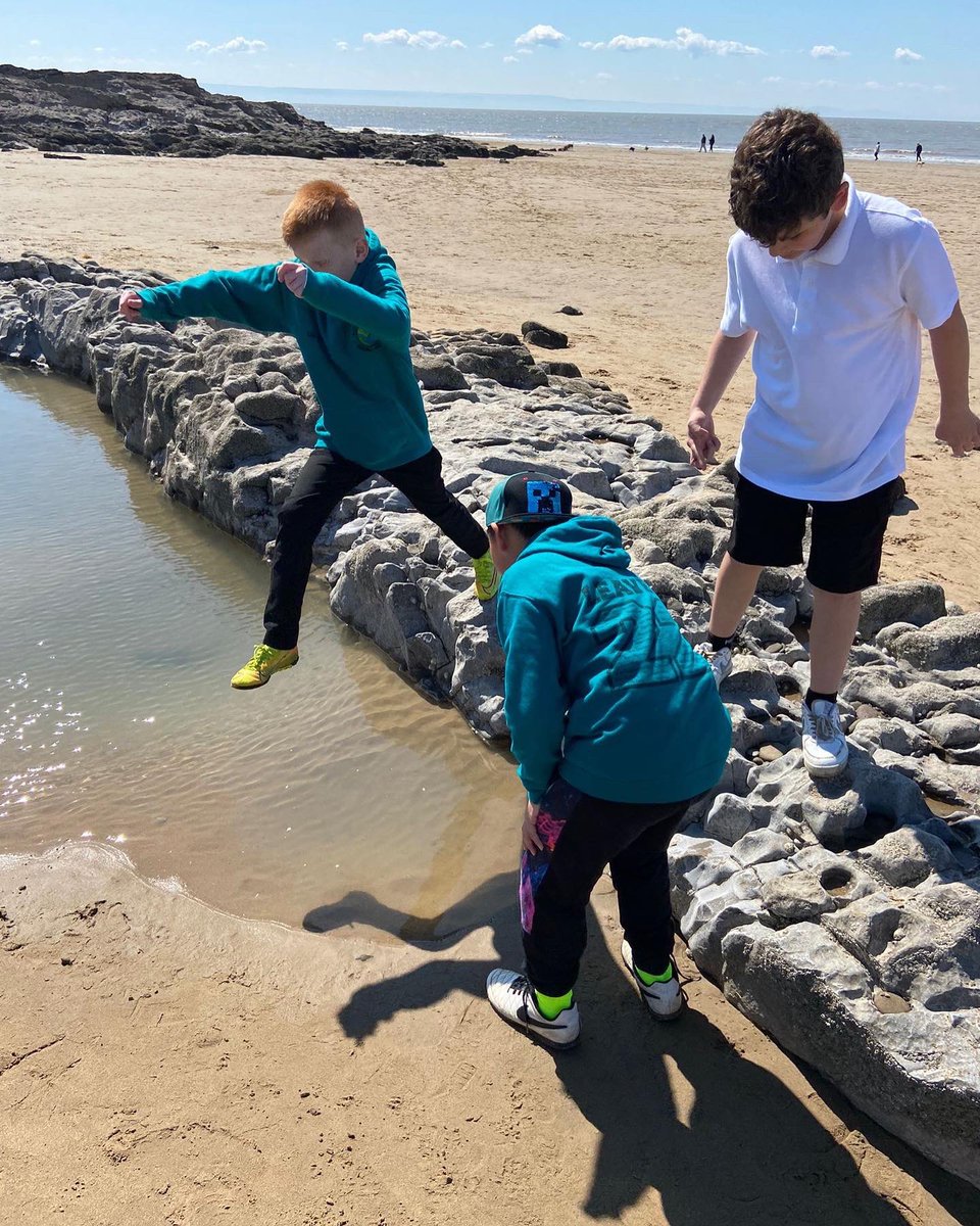Springwood_Prm's tweet photo. We couldnβt have asked for a more perfect day for our beach clean at Ogmore!
We even got to play and explore the rock pools.
#springyear6 #springoutdoors #springeco https://t.co/oEM2KEy79L