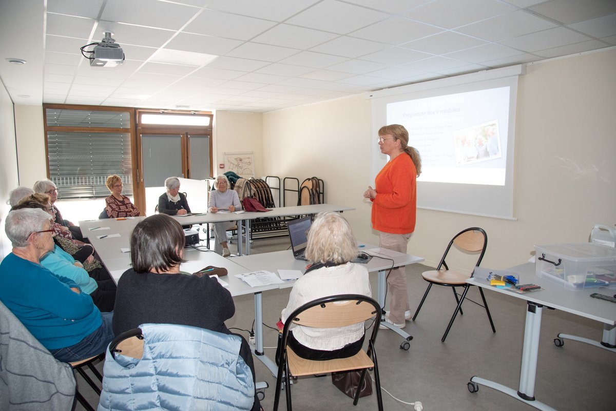 msa_adn's tweet photo. #ItinérairesDeSanté Du 10/3 au 14/4, des retraités de #Myans se sont retrouvés pour les ateliers Vitalité. Taillés sur mesure, ils les ont aidés à améliorer leur qualité de vie &amp; à préserver leur capital santé. Envie d'en savoir + ? C'est par ici▶️ https://t.co/1PI1rftaie https://t.co/L3jaLAE8sl