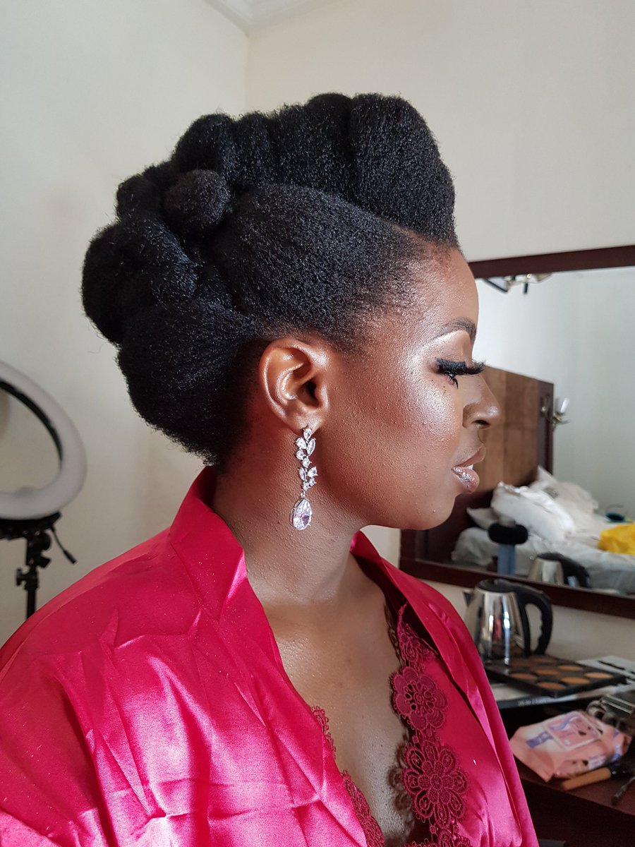 ijeomaOC's tweet photo. Damn straight.
Wore my 4c natural hair for both my trad and church weddings, a day apart 🙌🏾🙌🏾 https://t.co/0Pi40bKe4p
