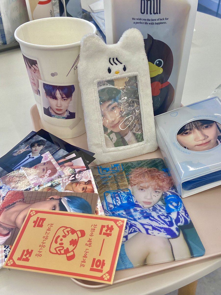 cutie_kittyboy's tweet photo. 너무 이쁜 콜북받으러 오픈런😇
내부도 기대이상이었🥹🥹
진짜 차니로 가득차있고 영상도 틀어주시고 정성이 가득느껴져서 아침부터 행복했자농...

#스물다섯_뉴_라는_새로움
#LOVENEWEVER https://t.co/23GMzjPCK1