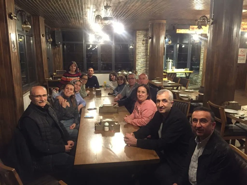 MilliBorcka's tweet photo. 26.04.2022 günü düzenlenen iftar yemeğine İlçe Milli Eğitim Müdürlüğü personeli katılmıştır.
Çalışanlar arasında kaynaşma ve paylaşma duygusunu pekiştirmek için düzenlenen programda hep birlikte oruç açarak birlik ve beraberliğin güzelliğini bir kez daha gösterdiler.@BBakir53 https://t.co/nNTvxKRP4Q