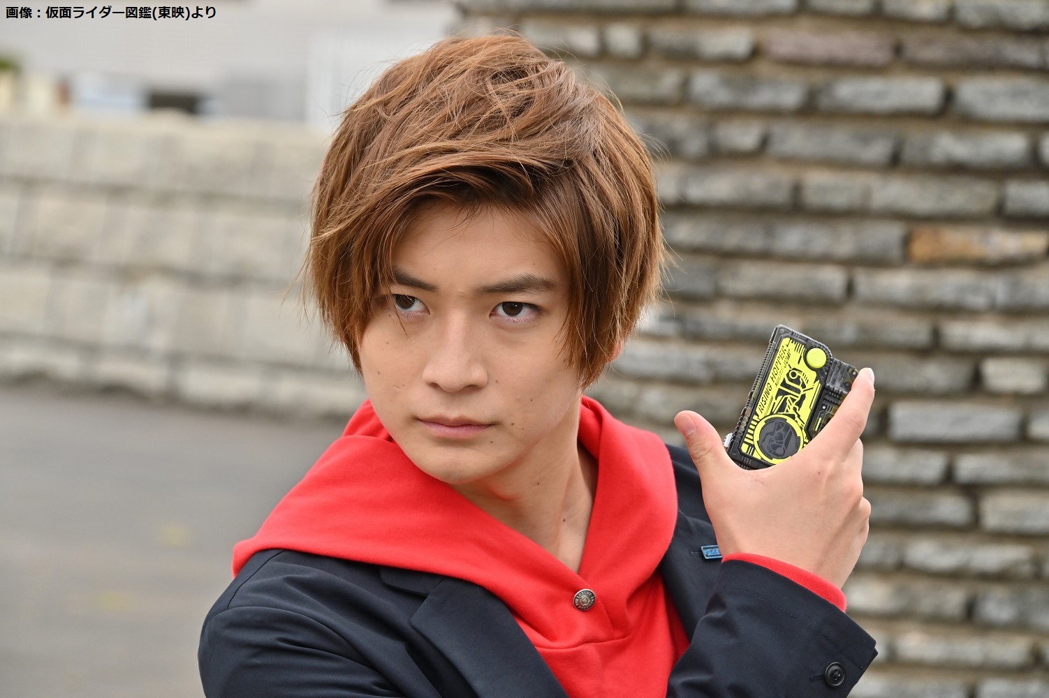 ライブドアニュース アルトじゃ ないと 5月1日は 飛電或人の誕生日 令和ライダー1作目 仮面ライダーゼロワン の主人公 祖父の遺言状によって お笑い芸人から飛電インテリジェンスの社長となり 仮面ライダーゼロワンに変身する なお お笑いの