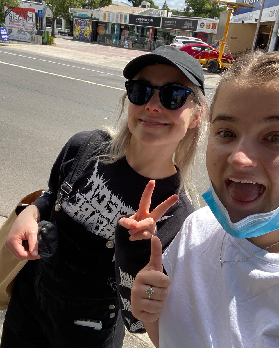 comerswilds's tweet photo. i love you so fucking much @phoebe_bridgers https://t.co/JOZBRZuitq