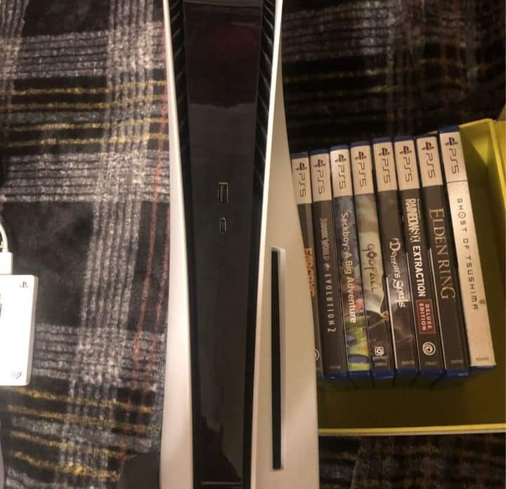 Olabode81486685's tweet photo. @playsqorr  i wanna sell this please i need money to pay some bills...anyone that have interest should pm me up. https://t.co/tpCwmvbbUs https://t.co/mwgt7eT8df