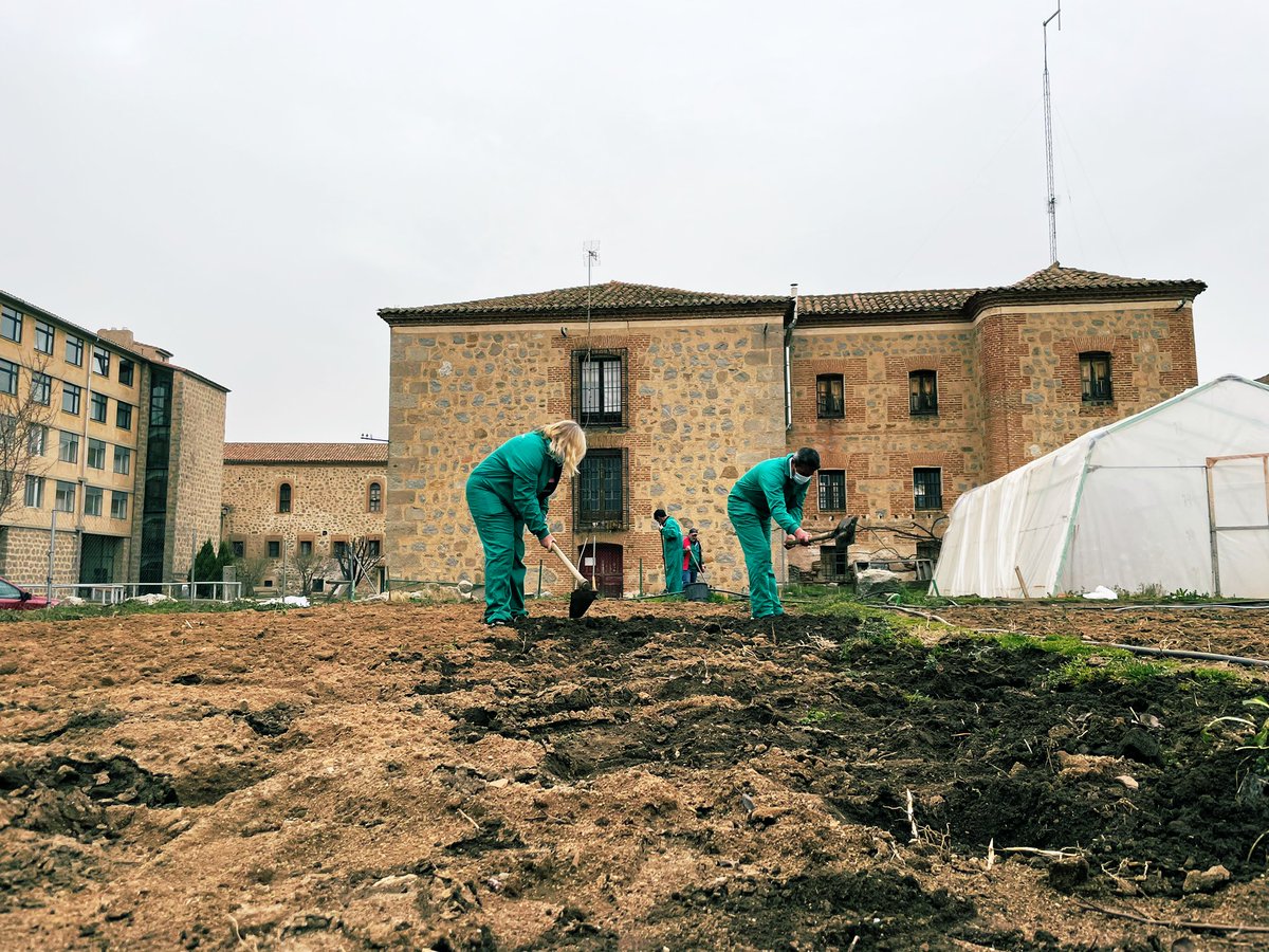 PueblodeDiostve's tweet photo. Esta semana descubrimos la labor de @caritasavila, en favor de la #dignidad de las #personas desde lo sencillo y cotidiano, desde la #simiente. 🌱🚜❣️
“COSECHADORES DE ESPERANZA”
📅 Domingo 1/5/2022
⏱ 11:30h (Península)
📺En @la2_tve @rtve @rtveplay
@prensaCEE @Confepiscopal https://t.co/K9qlx6Hf4w