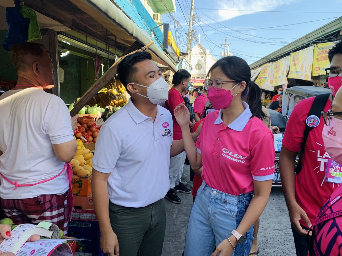 AkbayanParty's tweet photo. Muling nagsanib pwersa si Dr. @jpgrobredo at Akbayan Second Nominee Dr. @docrjnaguit para mag-house to house  para sa tambalang Leni-Kiko sa Porac, Pampanga. Lahat susuyurin! Lahat kukumbinsihin para sa rosas na bukas! #146Akbayan #AkbayanSiLeni  #IpanaloNa10ParaSaLahat https://t.co/ZqUv2DepG6