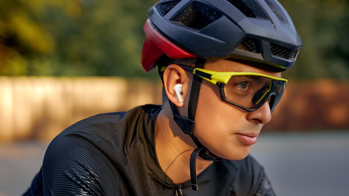 AmazfitGlobal's tweet photo. 🎧🎶 #HearTheBeats &amp; listen to your body during exercise with the #Amazfit #PowerBudsPro's heart rate monitoring feature 💓😉 #Earbuds #TWS https://t.co/1zZDhE8EGs