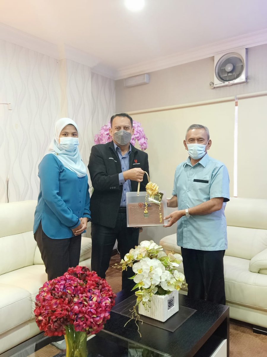 27/4/2022 Kunjungan Bingkisan Syawal dari Tenaga Nasional Berhad Melaka bersama dengan Datuk Pengarah JKR Melaka.

<a href="/bukitmulia/">Ismail Abd Rahman</a>
<a href="/MOWorks/">でやんす</a>
<a href="/JKRMalaysia/">JKR Malaysia</a>
<a href="/SulaimanMdAli1/">Sulaiman Md. Ali Official</a>