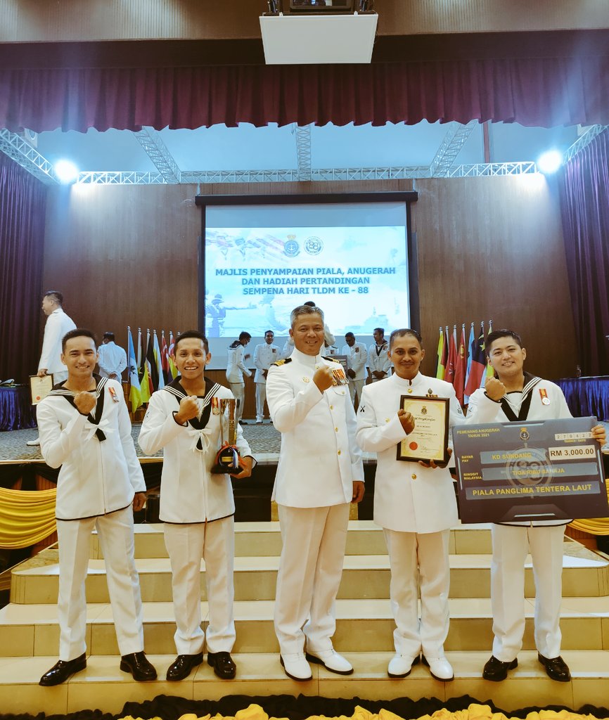 KdSundang's tweet photo. ULANG TAHUN PERTAMA YANG CEMERLANG bagi @KdSundang apabila telah dipilih merangkul Anugerah Piala Panglima Tentera Laut semasa majlis sambutan ulang tahun TLDM ke-88 di Auditorium M.Sidek Shabudin KD Pelandok, Lumut hari ini.

@tldm_rasmi
@MPA_Timur
@khairil319 https://t.co/TxCvS5yOcI