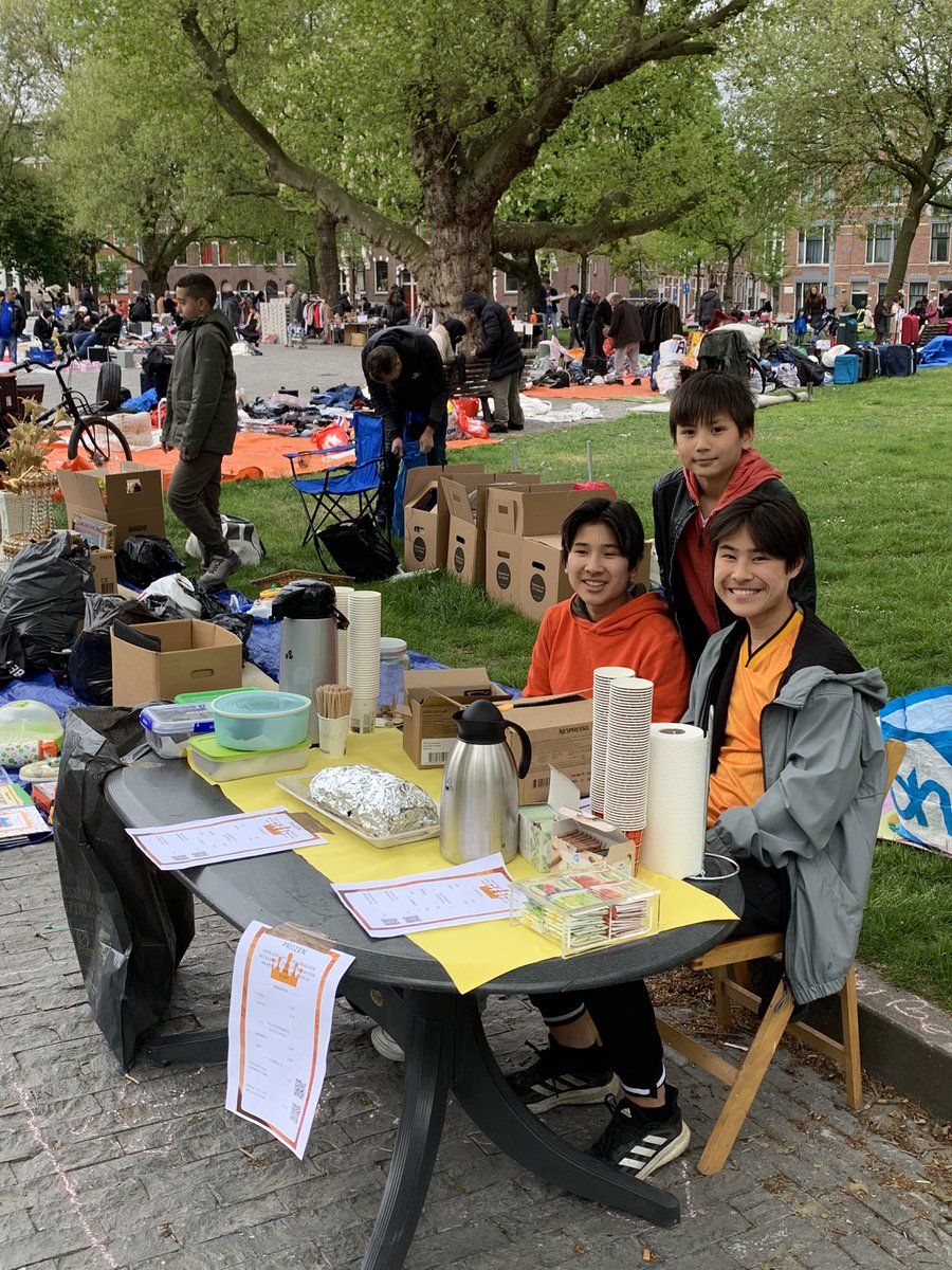 KYDinc's tweet photo. De lekkerste koffie van Rotterdam West alleen vandaag te verkrijgen bij Van Dijk’s Koek &amp;  Zoopie op het Heemraadsplein #koningsdag #rotterdam https://t.co/t9Gfpt8TUB