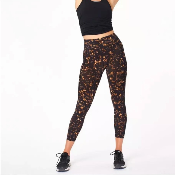 maddy_moonpie's tweet photo. So good I had to share! Check out all the items I'm loving on @Poshmarkapp #poshmark #fashion #style #shopmycloset #minotti #sweatybetty: https://t.co/K2NldF7Sh5 https://t.co/ZmYDQrjbc3