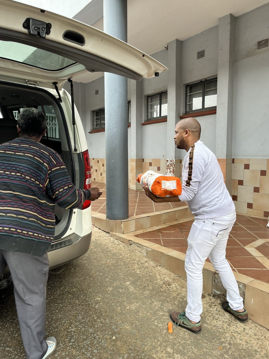 Earlier this week we delivered food and resources to the residents of the Kwamamsuthu Informal Settlement.