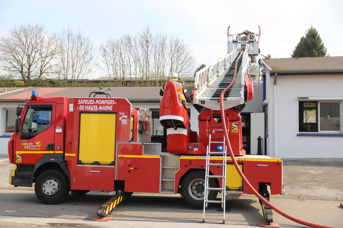 [Intervention]
Le lundi 25 avril, un feu sur un aspirateur à métaux s'est déclaré sur la commune de Sarrey dans une entreprise locale.
Grâce à l'action des sapeurs-pompiers et des agents du site, le feu s'est limité à son origine.