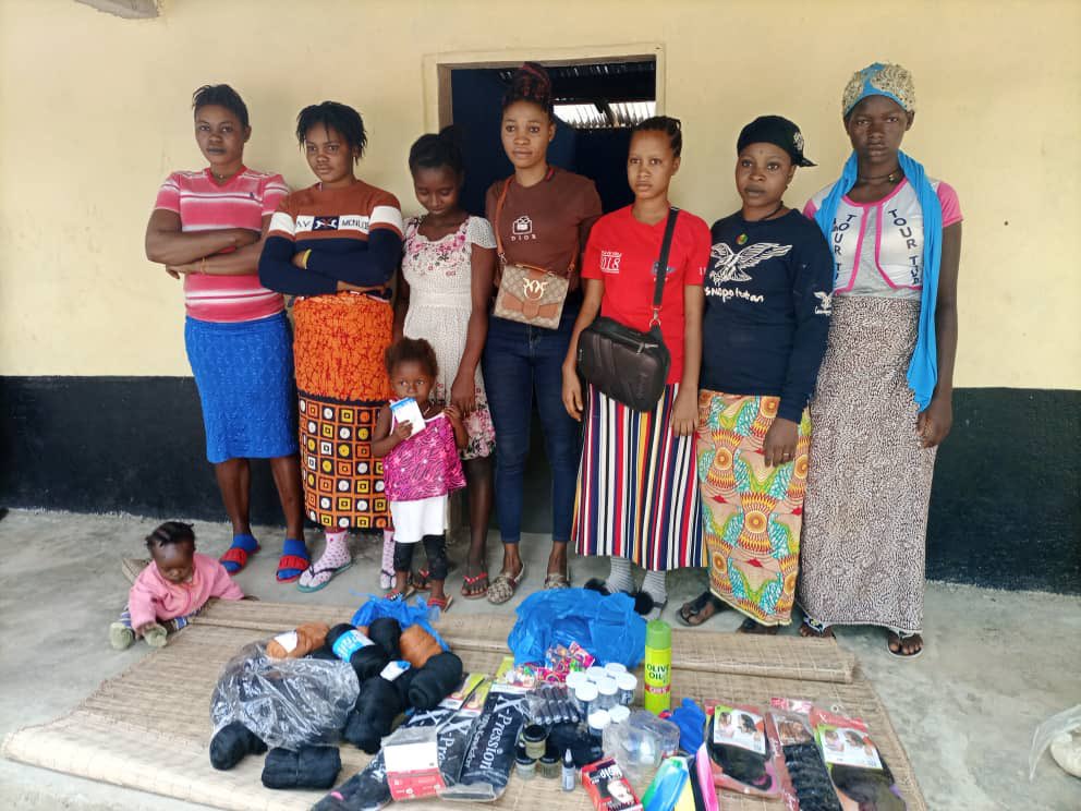 PanVerusProject's tweet photo. Happy Independence Day, Mama Salone!

Today we celebrate the amazing team that make up the Pan Verus family and all they have accomplished this year to support the people and environments of Tambakha Chiefdom around #OutambaKilimi National Park #SaloneTwitter https://t.co/nZwHuyDLFD