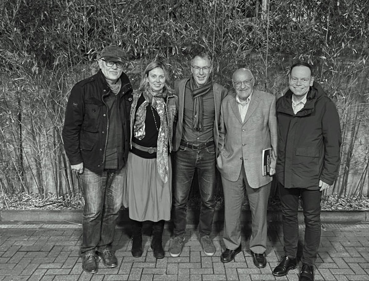 20 years ago, @TRIAL was an idea, not yet a reality.
The organisation was indeed formally founded only in June 2002.
TRIAL's 5 presidents have rejoined yesterday for an evening of reinventing the world.
Here they are all, amazing legal and #humanrights fighters.