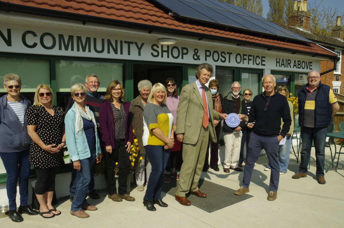 Thankyou Sir Nicholas Bacon <a href="/RaveninghamG/">Raveningham Gardens</a> for presenting us with our ‘blue plaque’ 😁 #community