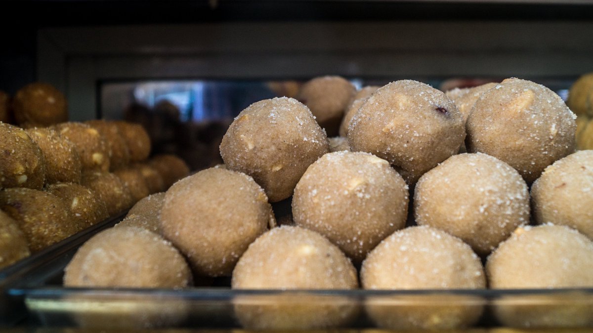 culinary_tour's tweet photo. Indian sweets

#desserts #IndianFood https://t.co/wvv5B7SlGh
