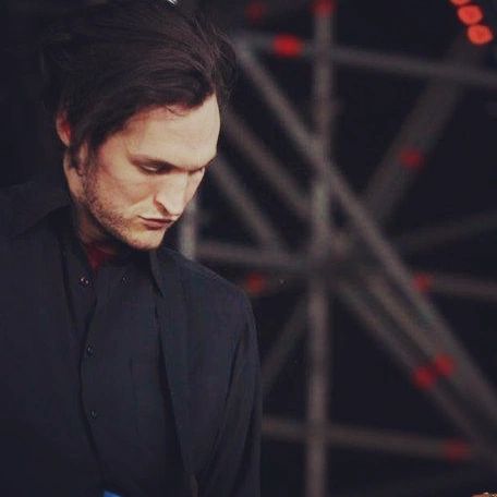 joshkbrasil's tweet photo. "Pela enésima vez, muito obrigado por estarem aqui comigo. Por causa de ti, eu vejo uma luz.

J."

@Pluralone1 "To Be One With You". 

Sempre.❤

🌐🫂

@orgmusiclabel 
#Pluralone #Joshklinghoffer #Joshinho #Thisistheshow #ToBeOneWithYou #IDFW #josh https://t.co/G1evVJejxH