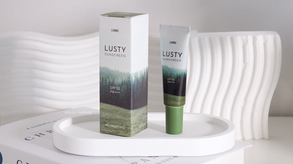 Mlie_Makeup's tweet photo. ชอบบบกันแดดเนื้อเซรั่ม Lusty Sunscreen ของ Lanos ตัวนี้มากเนื้อเบาสบายผิวแต่กันแดดได้ดีเพราะปกป้อง 2 ชั้น เป็นเนื้อฟิล์มเคลือบบางๆซึมไวคุมมันดีด้วย ทาแล้วผิวดูสวยไบรท์ขึ้นนิดนึงแต่งหน้าต่อไม่ขุยนะดีมากก มีกลิ่นหอมบางๆทาแล้วสดชื่น
#lustysunscreen #กันแดดลัสตี้ https://t.co/dHH6fcFZLn