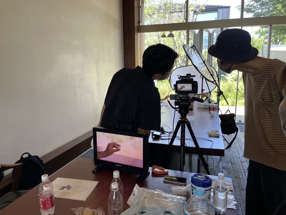 WATABプロジェクトは去年の春からはじまりました。
（出品までに丸１年を要しています…。）

写真はWATABのPV撮影現場です！
実際に多摩川の水を使用して撮影を行いました。

WATABのPVはこちらから
youtube.com/watch?v=I7sR--…