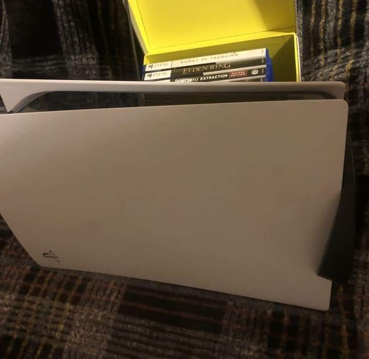 Olabode81486685's tweet photo. @FrugalClub  i wanna sell this please i need money to pay some bills...anyone that have interest should pm me up. https://t.co/tpCwmvbbUs https://t.co/SddJ81m6nR