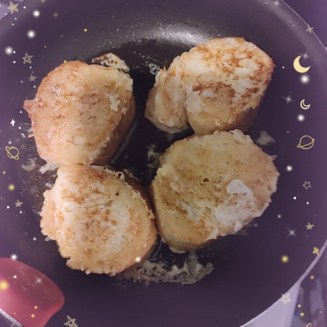 alizegau's tweet photo. Pain perdu au caramel pour le p'tit déj 🤤 belle journée 💋 https://t.co/6fDeqMVuAc
