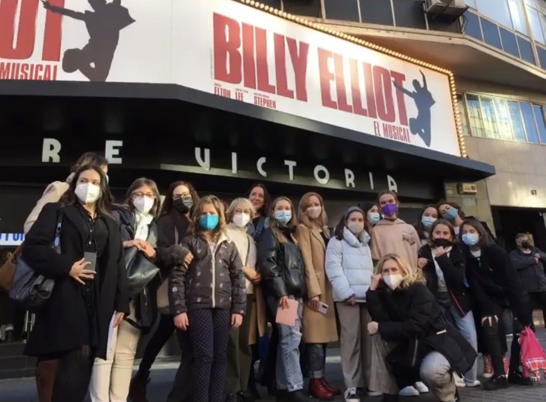 BILLY ELLIOT El Musical (@billyelliot_es) on Twitter photo ¡El mejor plan familiar en #Barcelona está en el <a href="/teatrevictoria/">Teatre Victòria</a>! El 22 de mayo despedimos a BILLY ELLIOT, ¡así que no te quedes sin ver este espectáculo que conquista el corazón de todos ❤ Compra tus entradas en billyelliot.es/entradas ¡El mejor plan familiar en #Barcelona está en el <a href="/teatrevictoria/">Teatre Victòria</a>! El 22 de mayo despedimos a BILLY ELLIOT, ¡así que no te quedes sin ver este espectáculo que conquista el corazón de todos ❤ Compra tus entradas en billyelliot.es/entradas