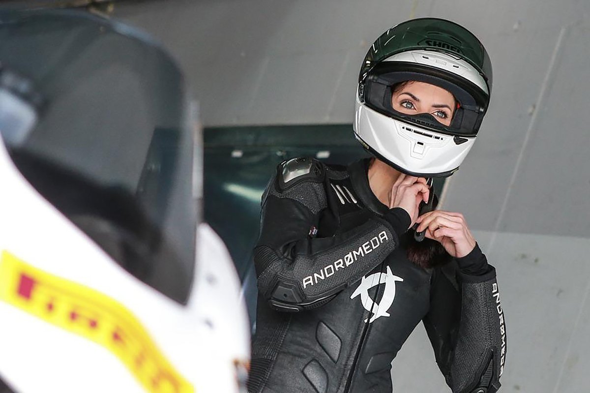 Eye of the tigress / La mirada de la tigresa

👉 Follow @mujeresmoteras

<a href="/PirelliMoto/">Pirelli Moto</a> 

 #girlsandmotorbikes #mujeresmoteras #bikergirl #bikersofinstagram #ridelikeagirl #motogram #instamoto #youtube #adventuretime #adventure #twowheels #twowheellife