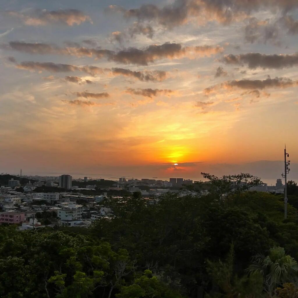 1st_x_ep's tweet photo. #okinawa #sunset #illcomeback https://t.co/oBzuxYZLHp https://t.co/kJV5EEj5Rh