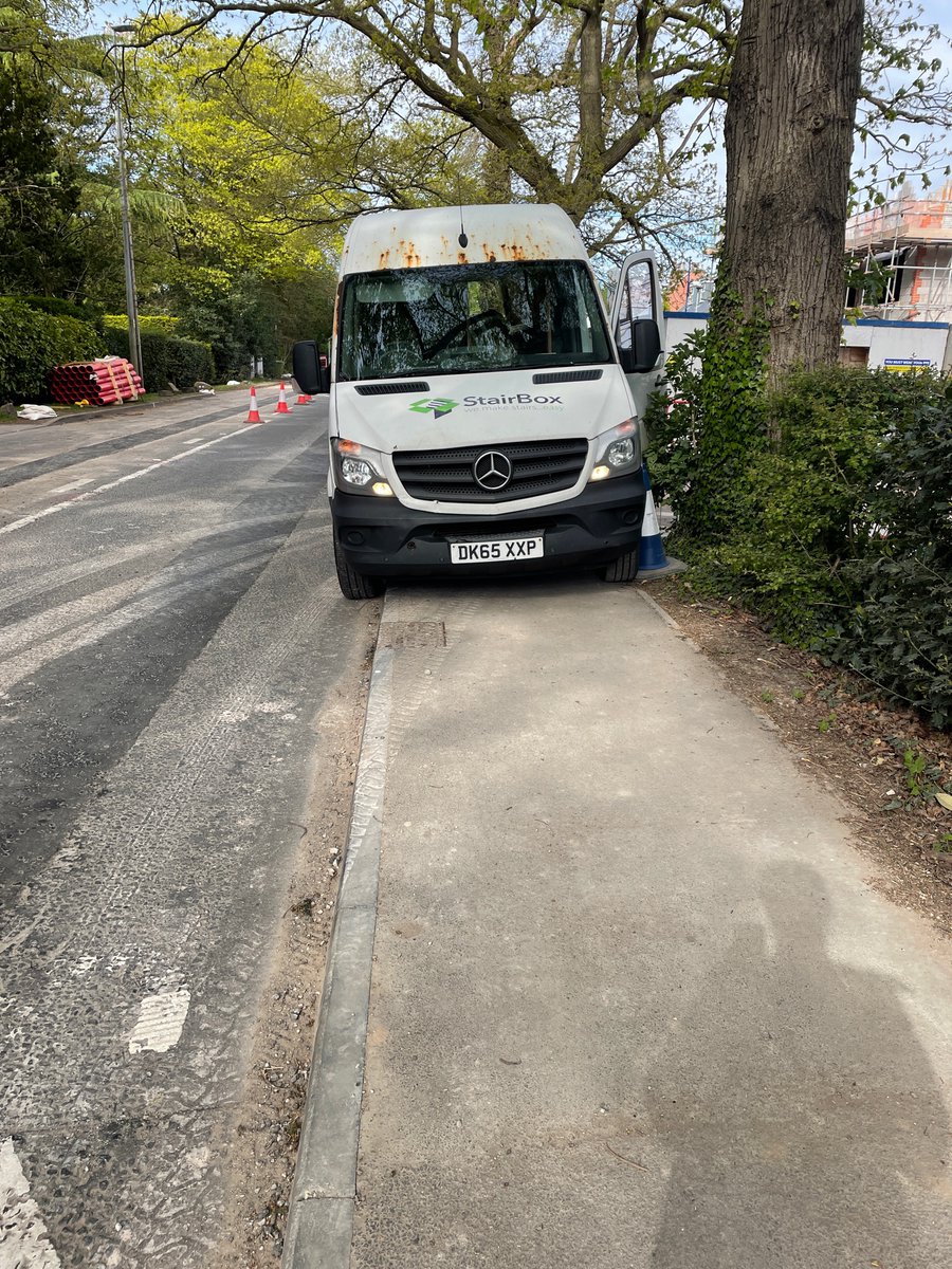 Hel_Potter's tweet photo. @PCSOHancock the builders traffic along Adlington road is chaos again. Had to step o the road twice this morning to walk home. Can you ask them to stop parking on pavement?! The traffic lights mean no one can get passed when they do! https://t.co/0ujs1exvIT