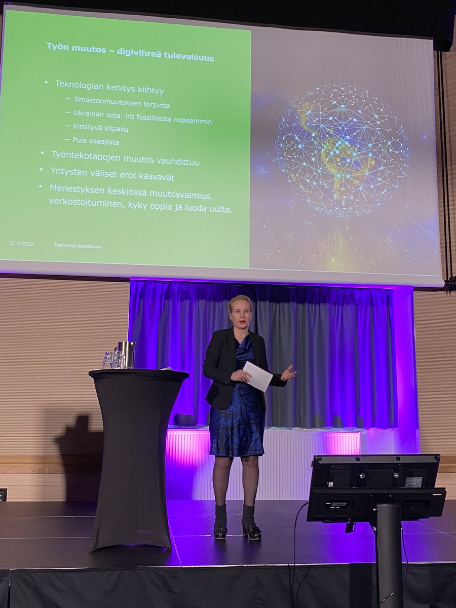 Ihmisiä ei pidä suojella työn muuttumiselta. Päinvastoin - olennaista työelämässä on muutoskyvykkyys koko työuran ajan. #Ammatillinenkoulutus tehtävänä on antaa opiskelijoille valmiudet oppia ja myös luoda uutta. <a href="/MinnaHelle/">Minna Helle</a> <a href="/TechFinland/">Teknologiateollisuus</a> #AMKEpäivät