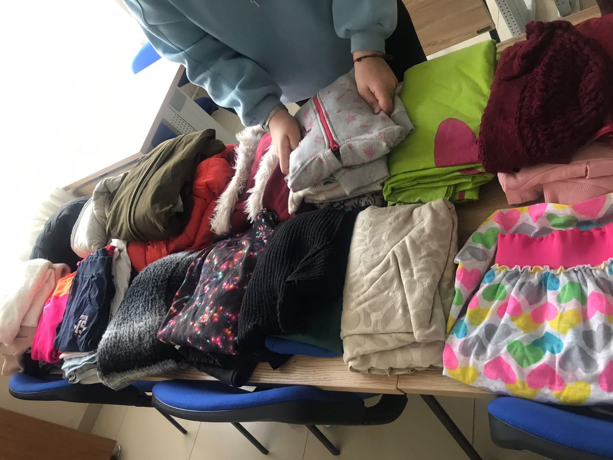 AydinKYGM's tweet photo. Yurtlarımızda kardeşlik iklimi paylaşarak büyüyor.🎁💕

"Kardeşimin Dolabı" Projesi kapsamında Efe Ayşe Yurdumuzun gönüllü öğrencileri tarafından hazırlanan hediyeler, Meryem Yazıcıoğlu Yurdumuzda ki kardeşlerine ulaştı.👏🤗👗 https://t.co/igEqzlRvnR