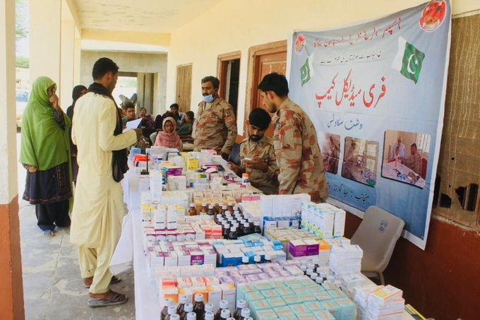 TruePak2's tweet photo. پاک فوج اور ایف سی بلوچستان ساؤتھ کی جانب سے دشت کے علاقے بالن میں فری میڈیکل کیمپ کا انعقاد ۔ 
 امراض بشمول جلد کی الرجی، پٹھوں میں درد، ہائی بلڈ پریشر، جسم کی عمومی کمزوری اور، خواتین میں امراض نسواں کے مسائل اور علاقے کی بنیاد پر بیماریوں کے مطابق مفت ادویات فراہم کی گئیں https://t.co/QYYyFal4rO