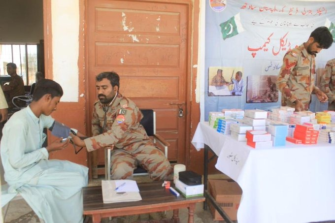 TruePak2's tweet photo. پاک فوج اور ایف سی بلوچستان ساؤتھ کی جانب سے دشت کے علاقے بالن میں فری میڈیکل کیمپ کا انعقاد ۔ 
 امراض بشمول جلد کی الرجی، پٹھوں میں درد، ہائی بلڈ پریشر، جسم کی عمومی کمزوری اور، خواتین میں امراض نسواں کے مسائل اور علاقے کی بنیاد پر بیماریوں کے مطابق مفت ادویات فراہم کی گئیں https://t.co/QYYyFal4rO