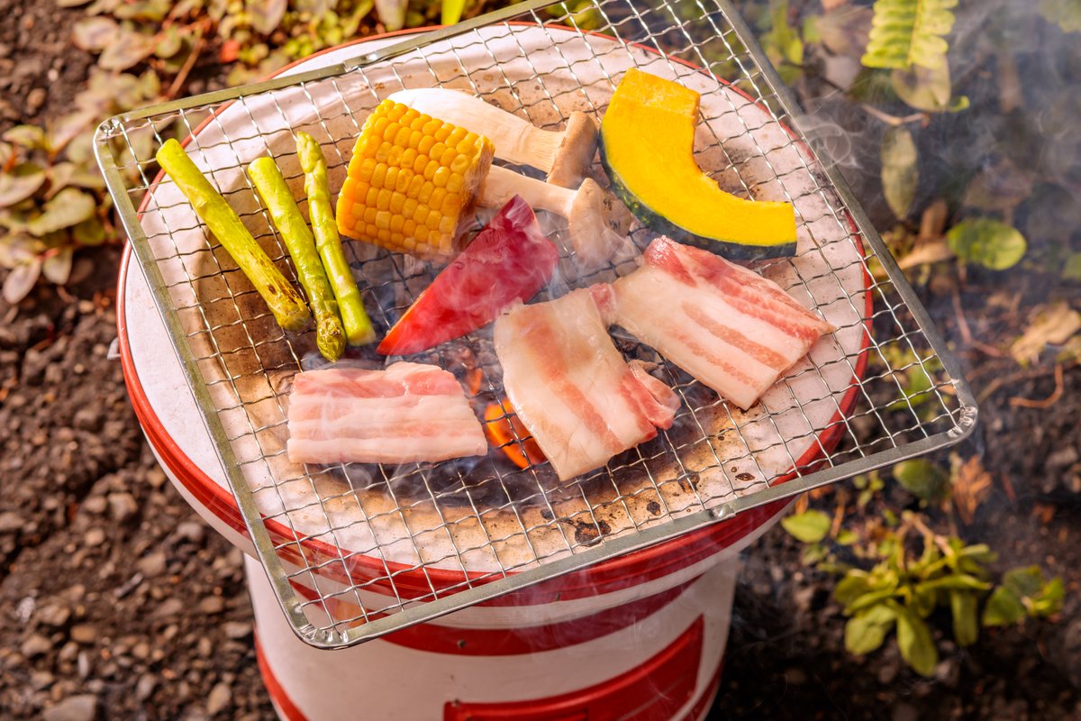 UeharafarmShop's tweet photo. キャンプにお肉を
持っていくのもよさそうですね☺️

おいしい豚肉の購入はこちら↓
https://t.co/DBkyD7q4eB

#お腹ペコリン部 
#BBQ 
#七輪 https://t.co/ZXQSmKm4zs