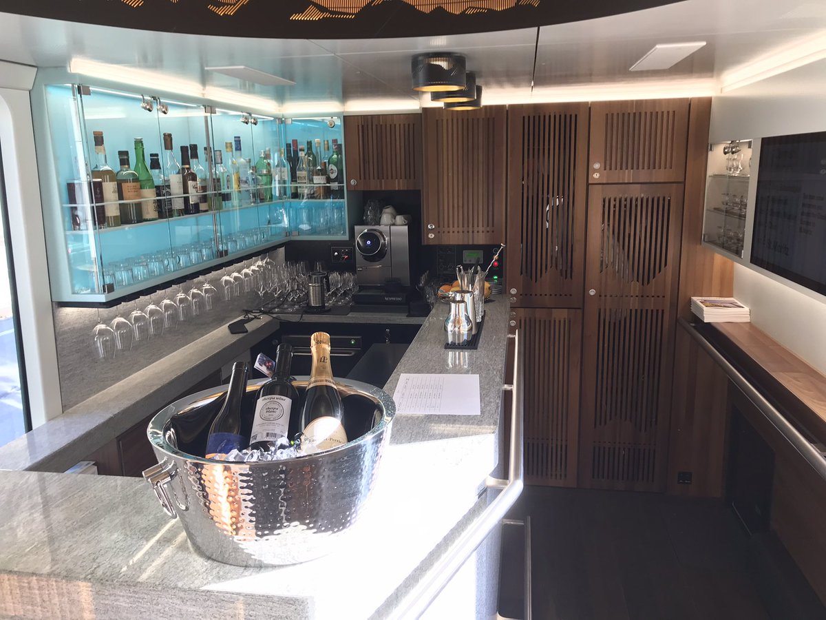 blurry_eyesight's tweet image. #氷河特急 #Excellenceclass 世界で一番遅い特急でアペロタイム #鉄子 #スイス