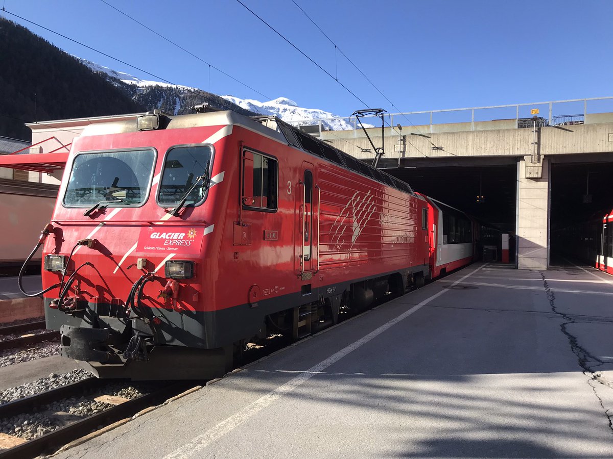 blurry_eyesight's tweet image. #氷河特急 #Excellenceclass 世界で一番遅い特急でアペロタイム #鉄子 #スイス